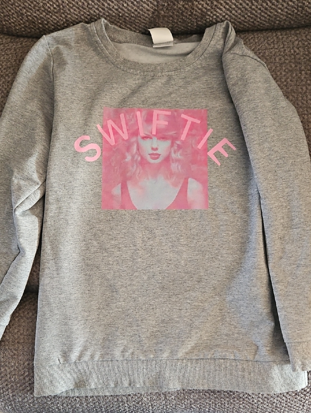 Girls' Gray Long Sleeve Graphic Tee with Pink 'Swiftie' Print